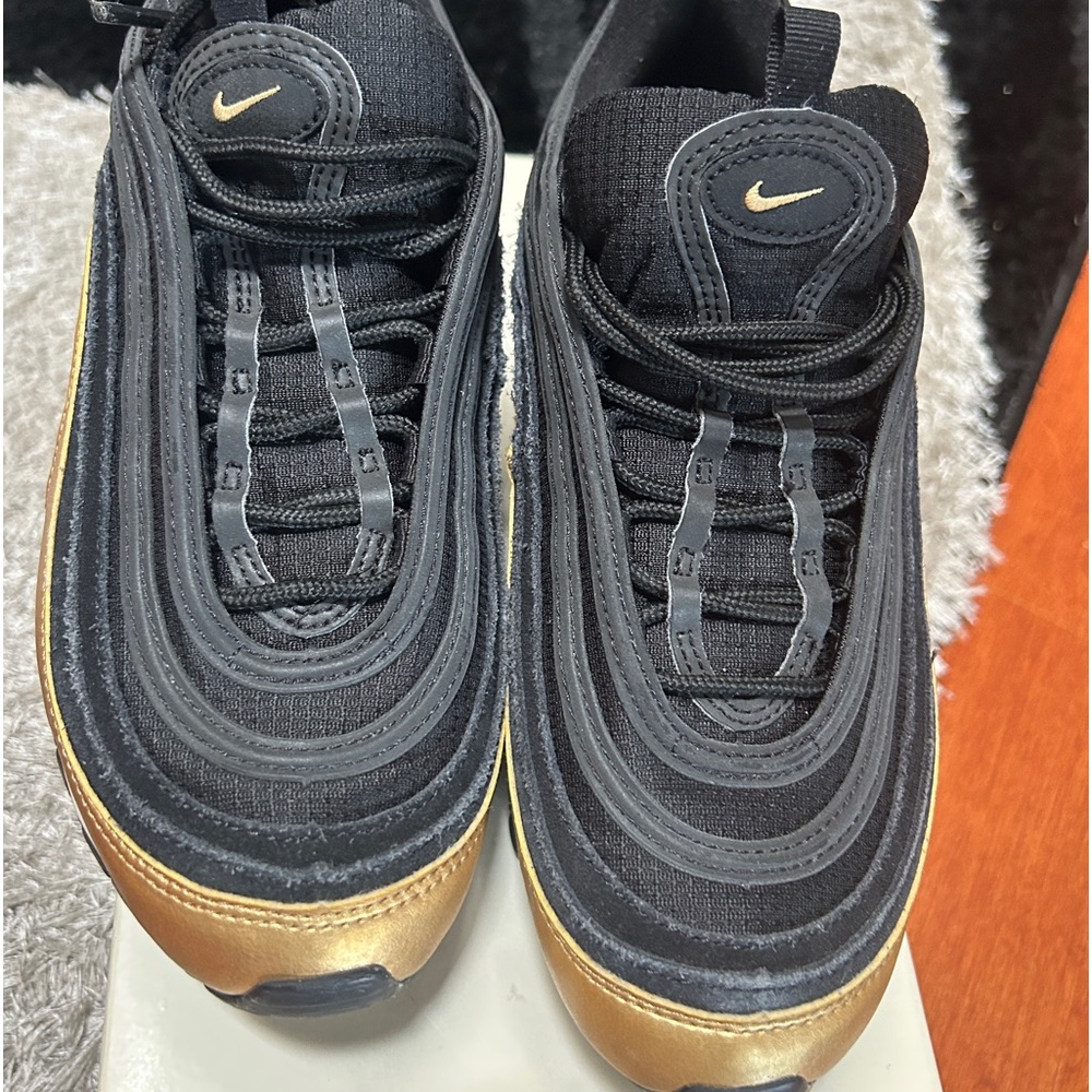 Nike Youth 6.5/Women’s 8 Air Max 97